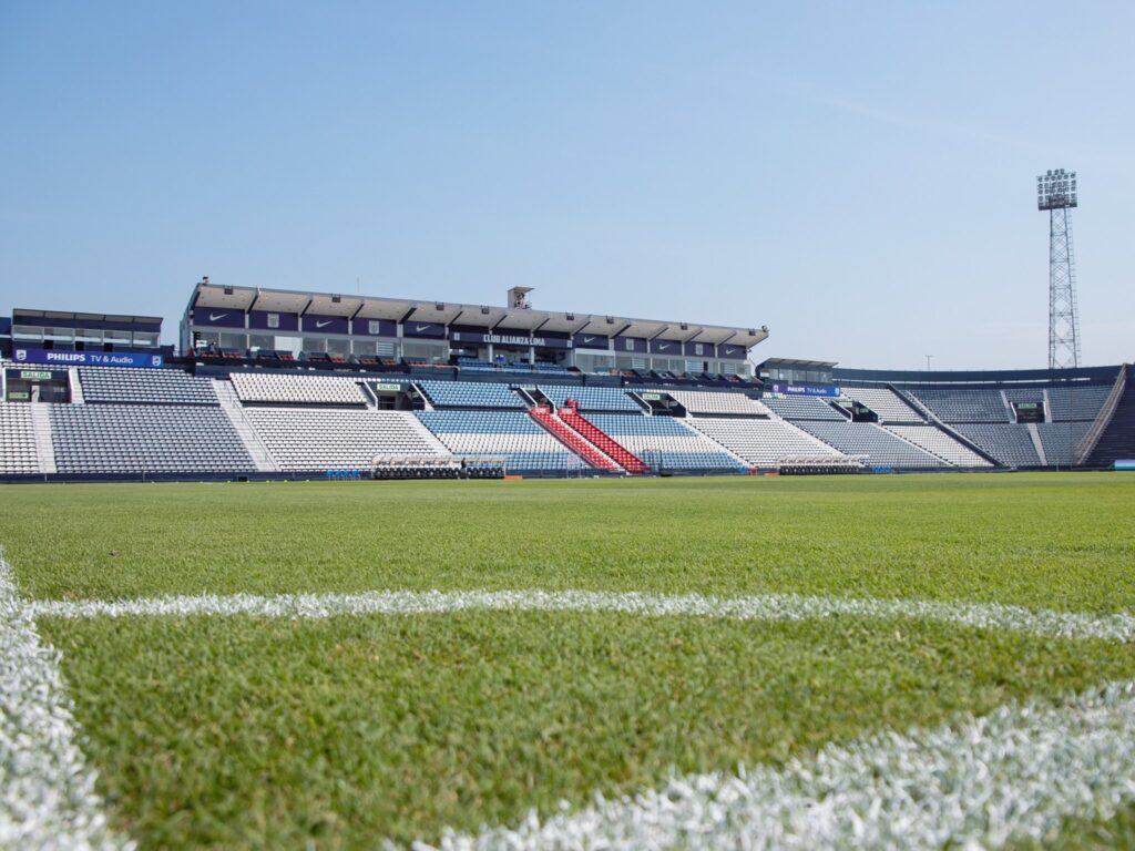 Los 5 mejores y más famosos estadios de fútbol en Perú Conoce todos los templos del fútbol peruano