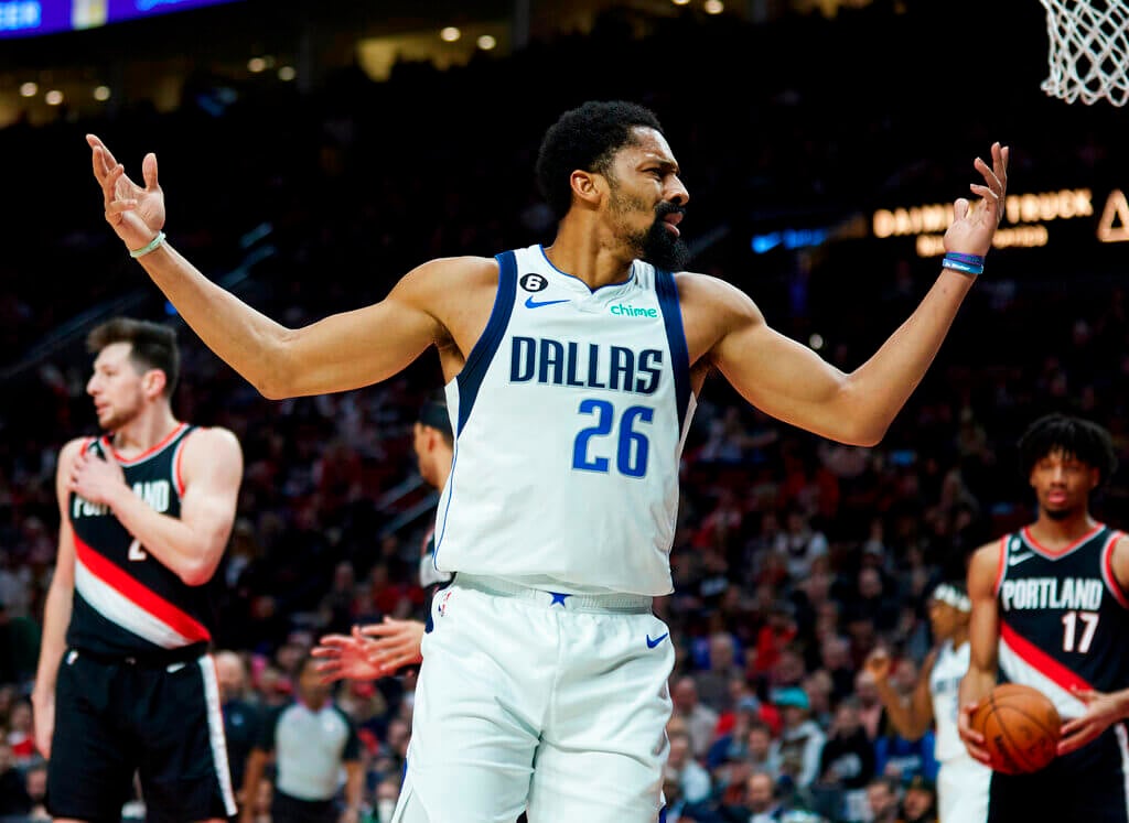 Hawks vs Mavericks predicciones pronóstico cuotas previa apuestas NBA 18 de enero de 2023