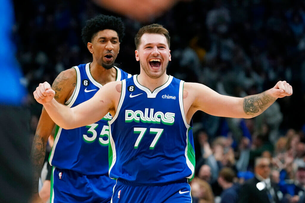 Hawks vs Mavericks predicciones pronóstico cuotas previa apuestas NBA 18 de enero de 2023