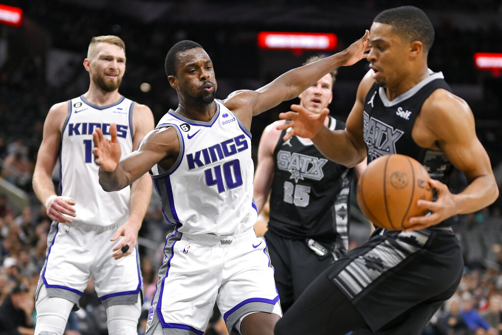 Kings vs Spurs predicciones pronóstico cuotas previa apuestas NBA 1 de febrero de 2023