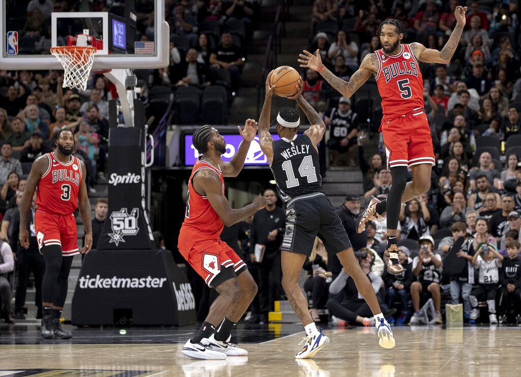 Spurs vs Bulls predicciones pronóstico cuotas previa apuestas NBA 7 de febrero 2023