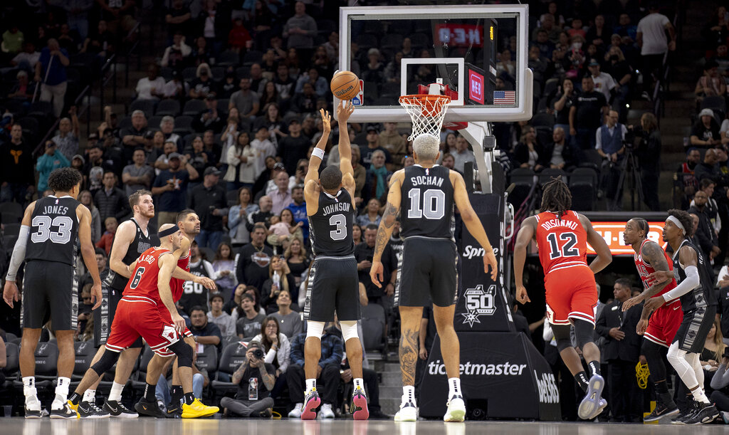 Spurs vs Bulls predicciones pronóstico cuotas previa apuestas NBA 7 de febrero 2023