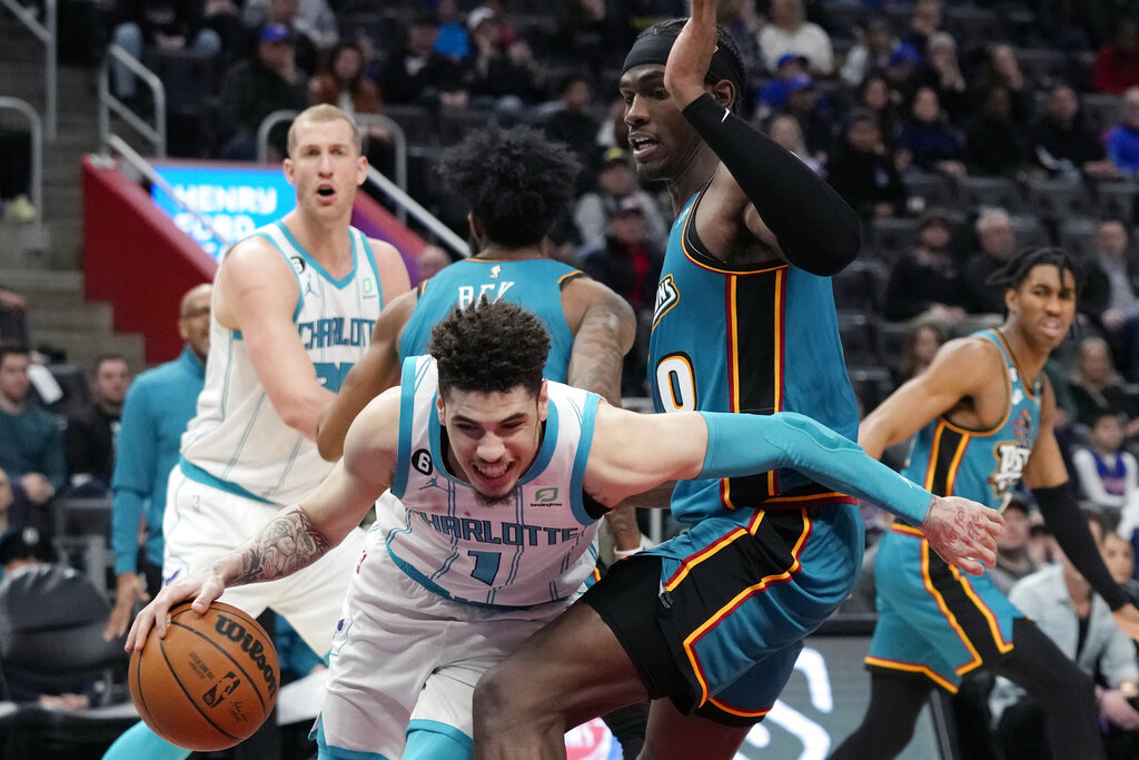 Pistons vs Hornets predicciones pronóstico cuotas previa apuestas NBA el 27 de febrero de 2023