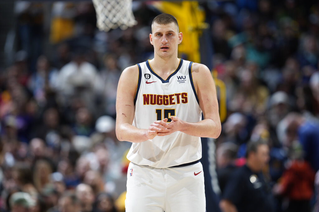 Mavericks vs Nuggets predicciones pronóstico cuotas previa apuestas NBA el 15 de febrero de 2023