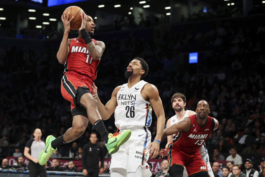 Heat vs Hornets, predicciones pronóstico cuotas previa apuestas NBA el 25 de febrero de 2023