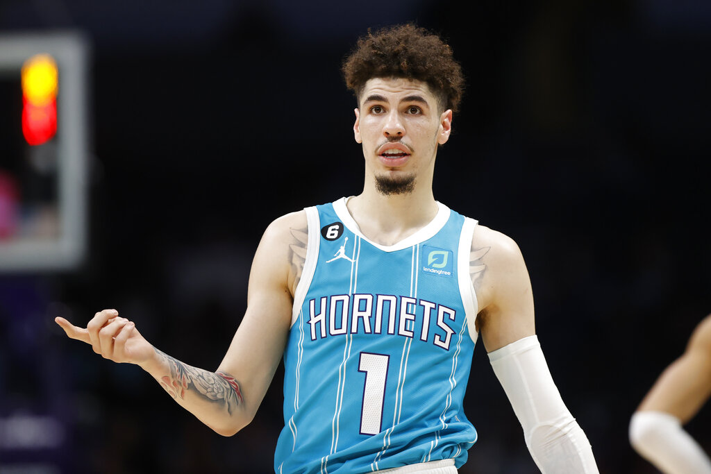 Suns vs Hornets predicciones pronóstico cuotas previa apuestas NBA el 1 de marzo de 2023