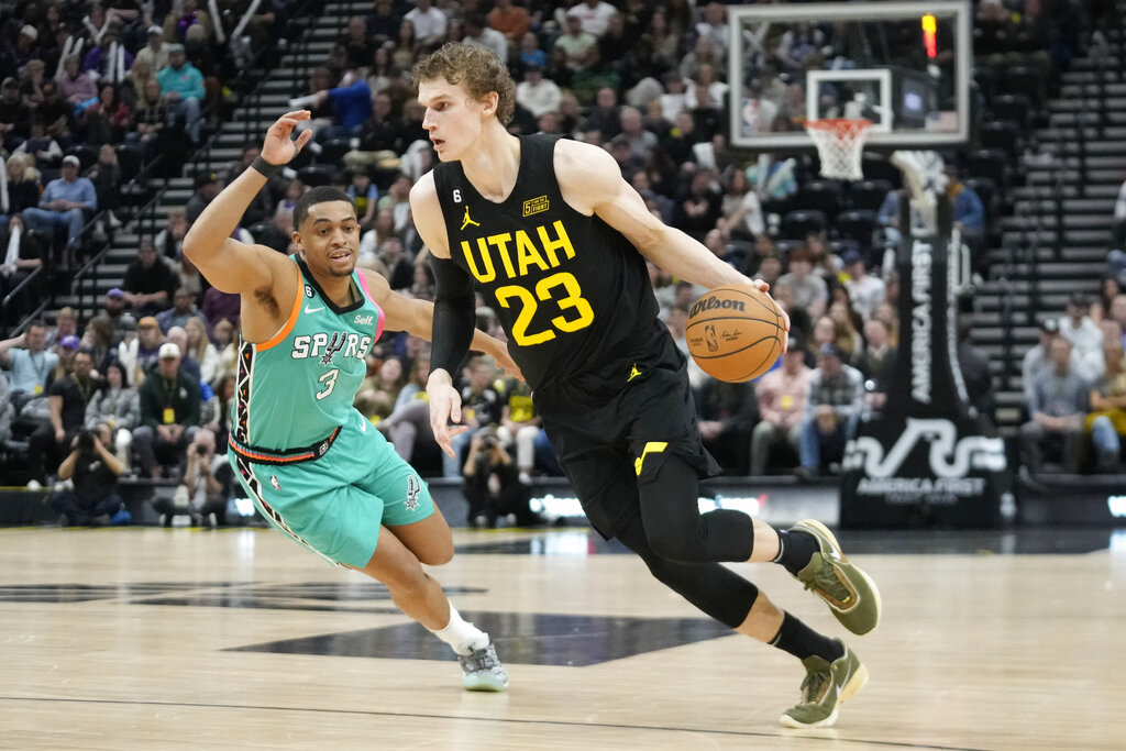 Spurs vs Jazz predicciones pronóstico cuotas previas apuestas NBA 28 de febrero de 2023