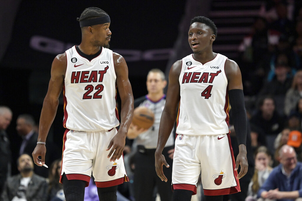 76ers vs Heat predicciones pronóstico cuotas previas apuestas NBA 1 de marzo de 2023