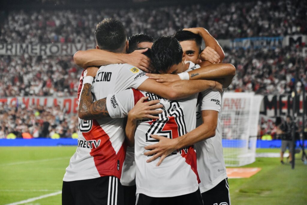 Banfield vs River Plate pronóstico predicción cuotas previa apuestas semifinal de Trofeo de Campeones 22 de febrero de 2023