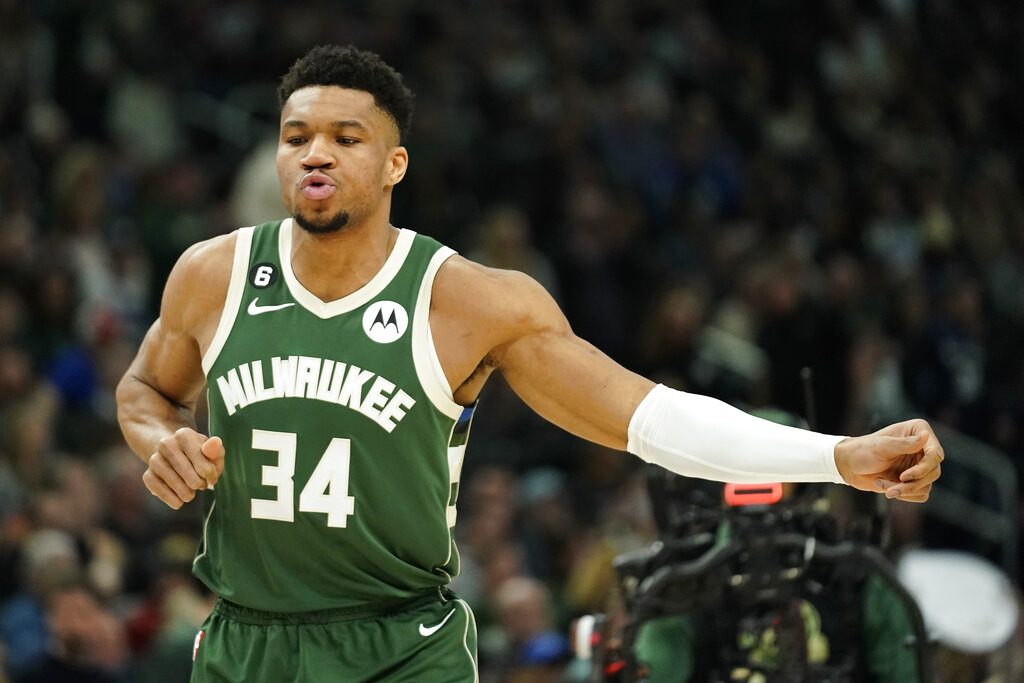 76ers vs Bucks predicciones pronóstico cuotas previa apuestas NBA 2 de abril de 2023