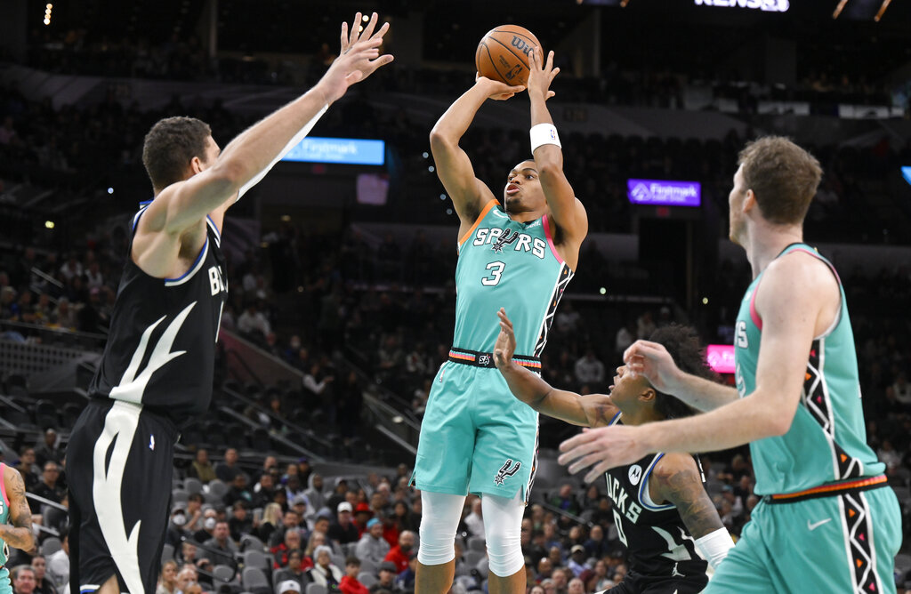 Spurs vs Bucks predicciones pronóstico cuotas previas apuestas NBA 22 de marzo de 2023