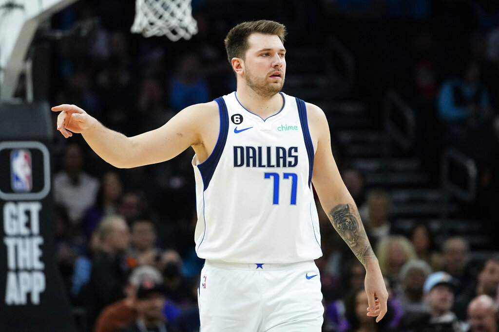 Suns vs Mavericks predicciones pronóstico cuotas previas apuestas NBA 5 de marzo de 2023