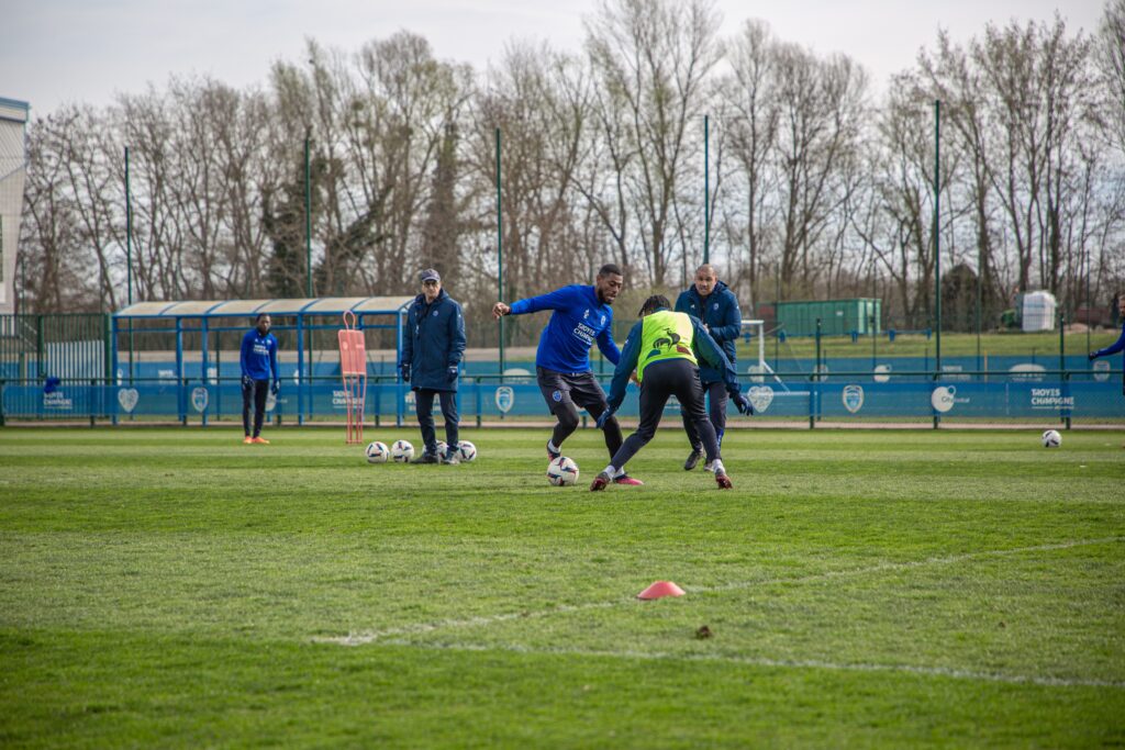 pronostico prediccion cuotas previa apuestas Auxerre vs Troyes jornada 29 Ligue 1 1 de abril de 2023