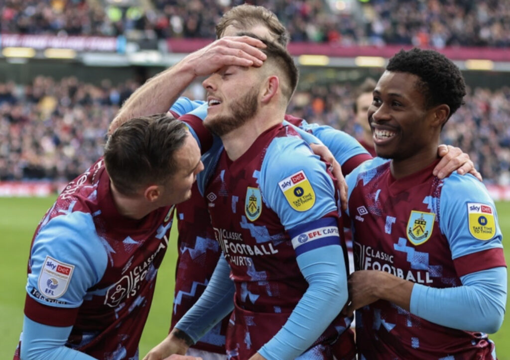 Blackpool vs Burnley pronóstico predicción cuotas previa apuestas  jornada 35 Championship el 04 de marzo de 2023