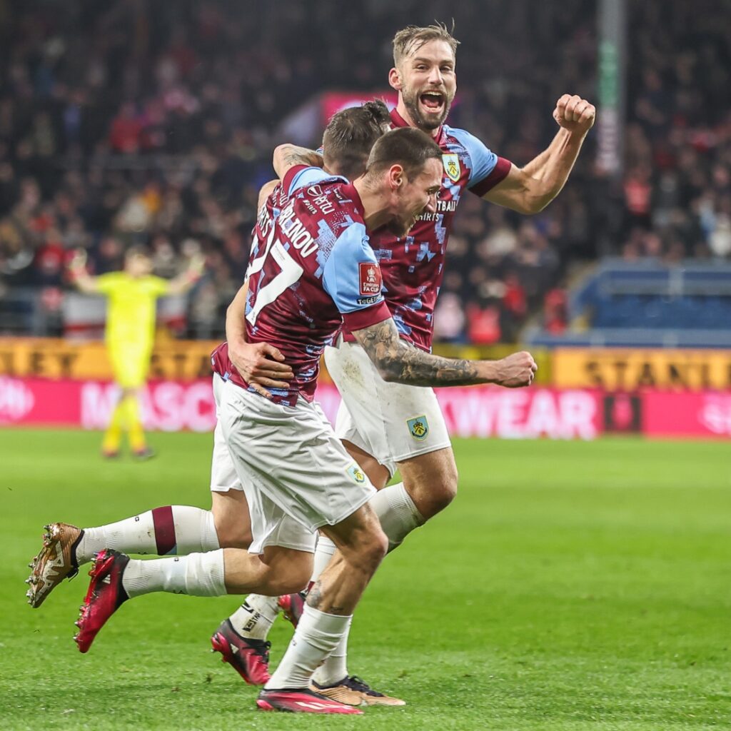 Burnley vs Wigan Athletic pronóstico predicción cuotas previa apuestas jornada 36 del Championship 11 de marzo 2023