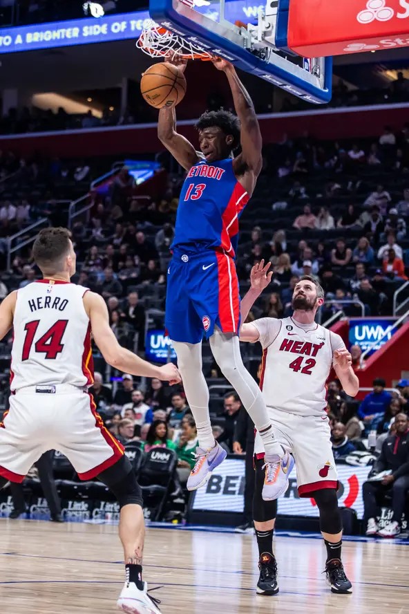 Heat vs Pistons predicciones pronóstico cuotas previa apuestas NBA 4 de abril de 2023