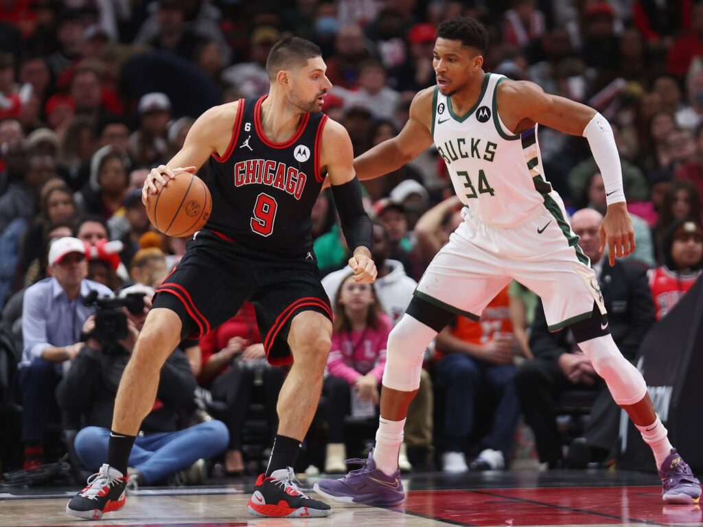 Bulls vs Bucks predicciones pronóstico cuotas previa apuestas NBA el 5 de abril de 2023