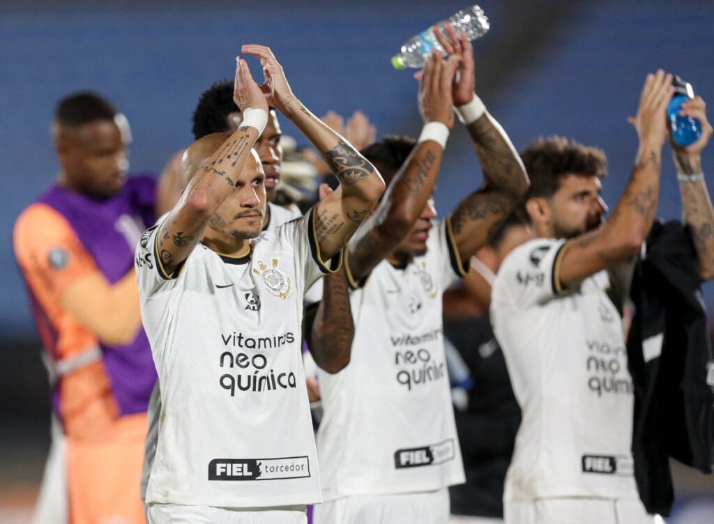 Universitario vs Corinthians Predicciones pronóstico apuestas cuotas vuelta en los Playoffs de la Copa Sudamericana el 18 de julio de 2023