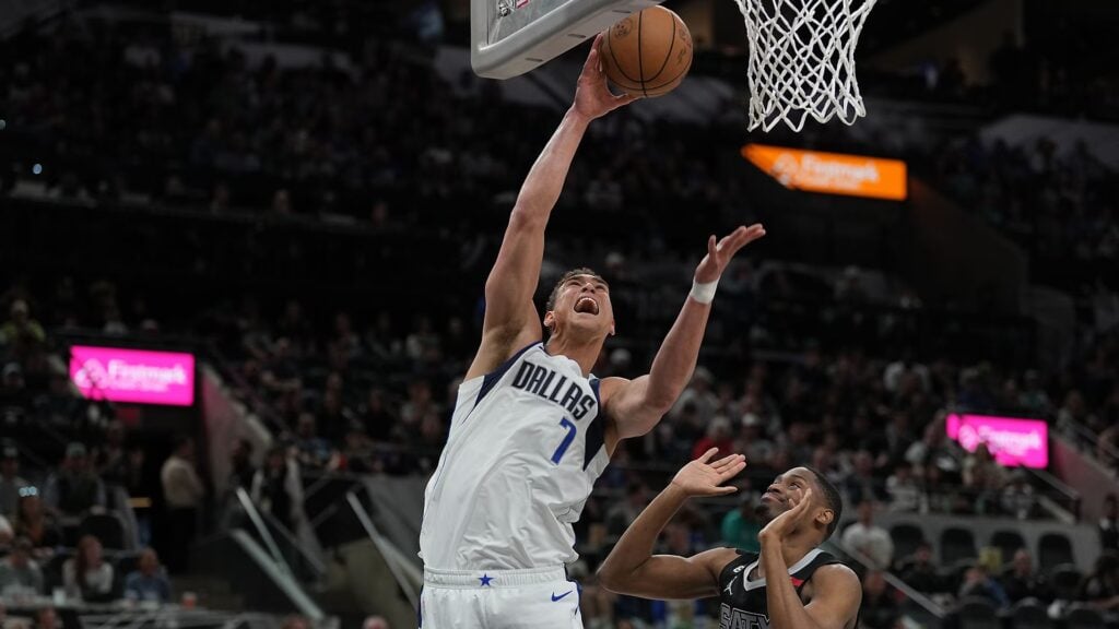 Spurs vs Mavericks predicciones pronóstico cuotas previa apuestas NBA el 9 de abril de 2023