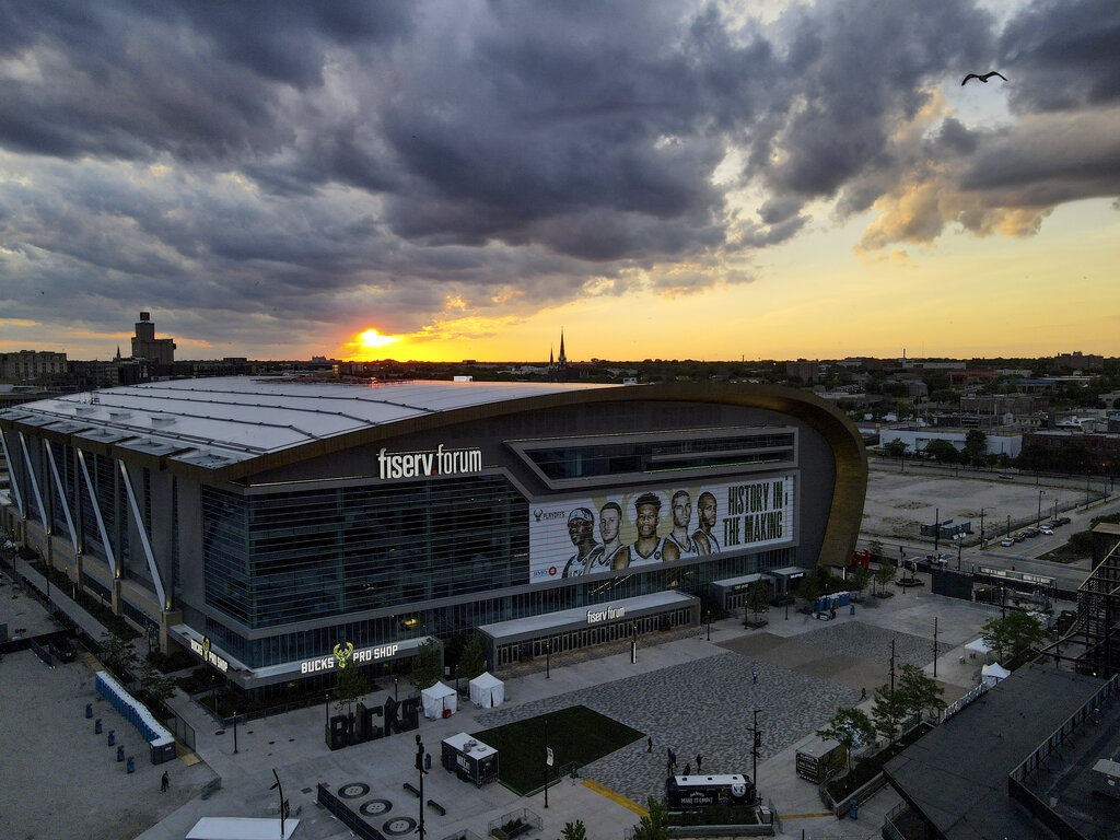 Heat vs Bucks Predicciones pronóstico cuotas previa de apuestas Juego 5 en la primera ronda de Playoffs de la NBA 26 de abril de 2023