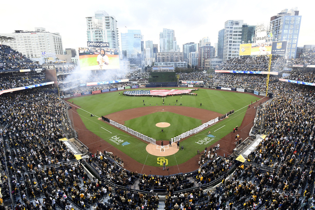 Reds vs Padres predictions picks betting odds for the game on May 2, 2023