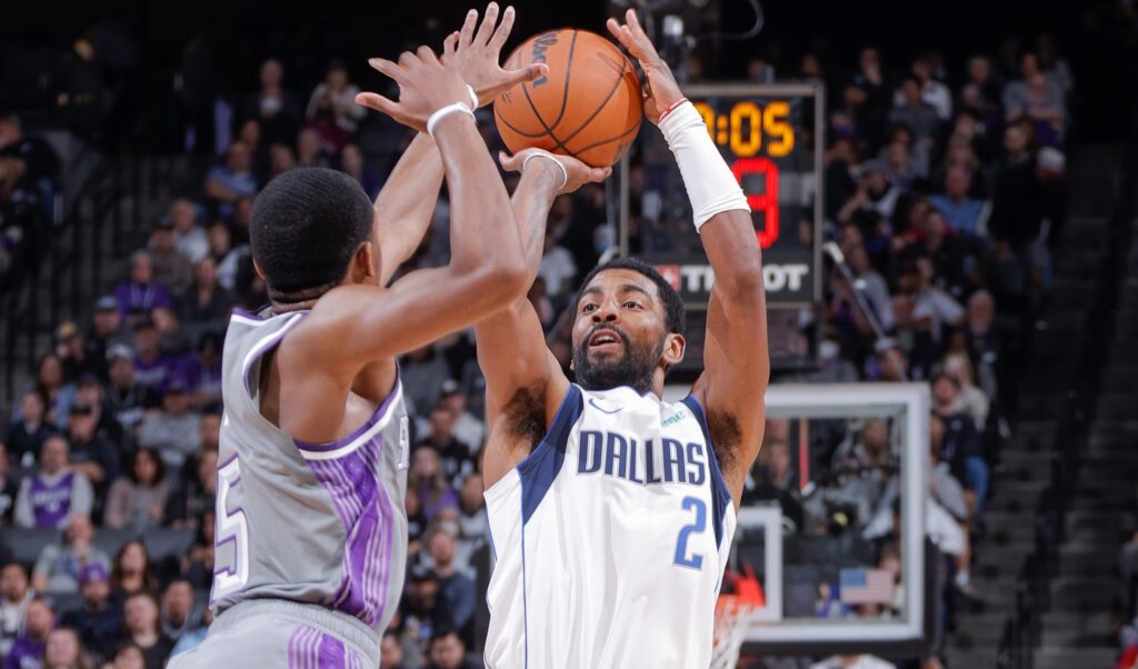 Kings vs Mavericks predicciones pronóstico cuotas previa apuestas NBA el 5 de abril de 2023