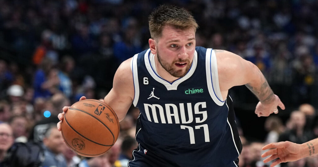 Spurs vs Mavericks predicciones pronóstico cuotas previa apuestas NBA el 9 de abril de 2023