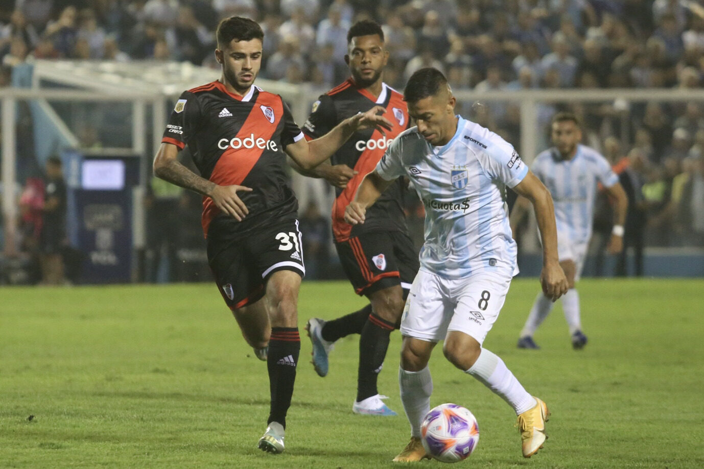 Belgrano vs Atlético Tucumán pronóstico predicción cuotas previa apuestas jornada 15 Liga Argentina 6 de mayo de 2023