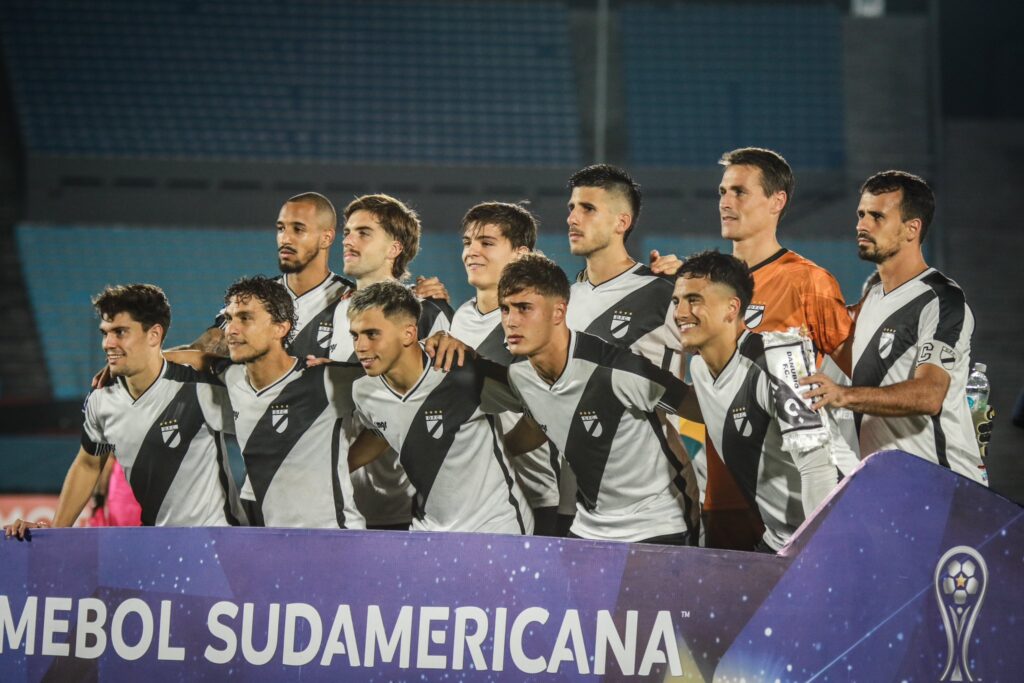 pronostico prediccion cuotas previa Danubio vs Huracán Grupo B Copa Sudamericana 8 junio 2023