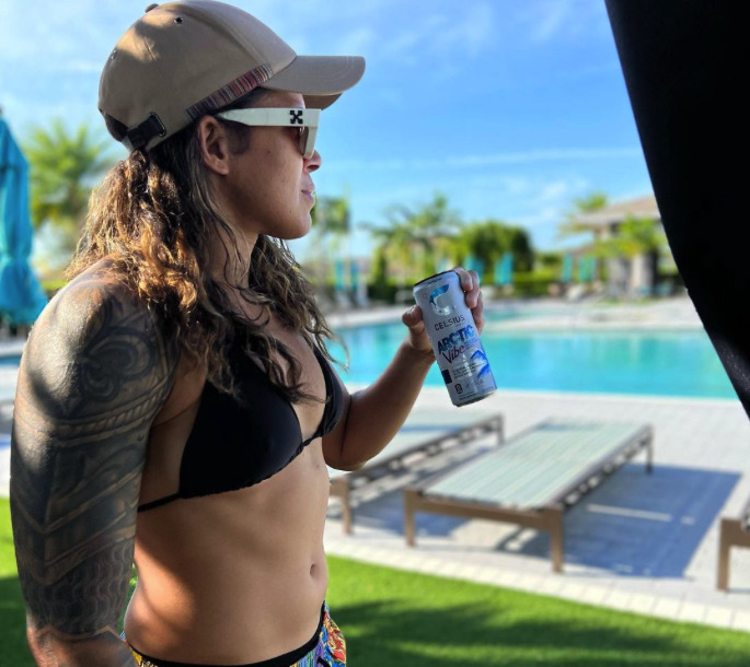 Top 5 de las fotos en bikini más sexys de Amanda Nunes en 2023