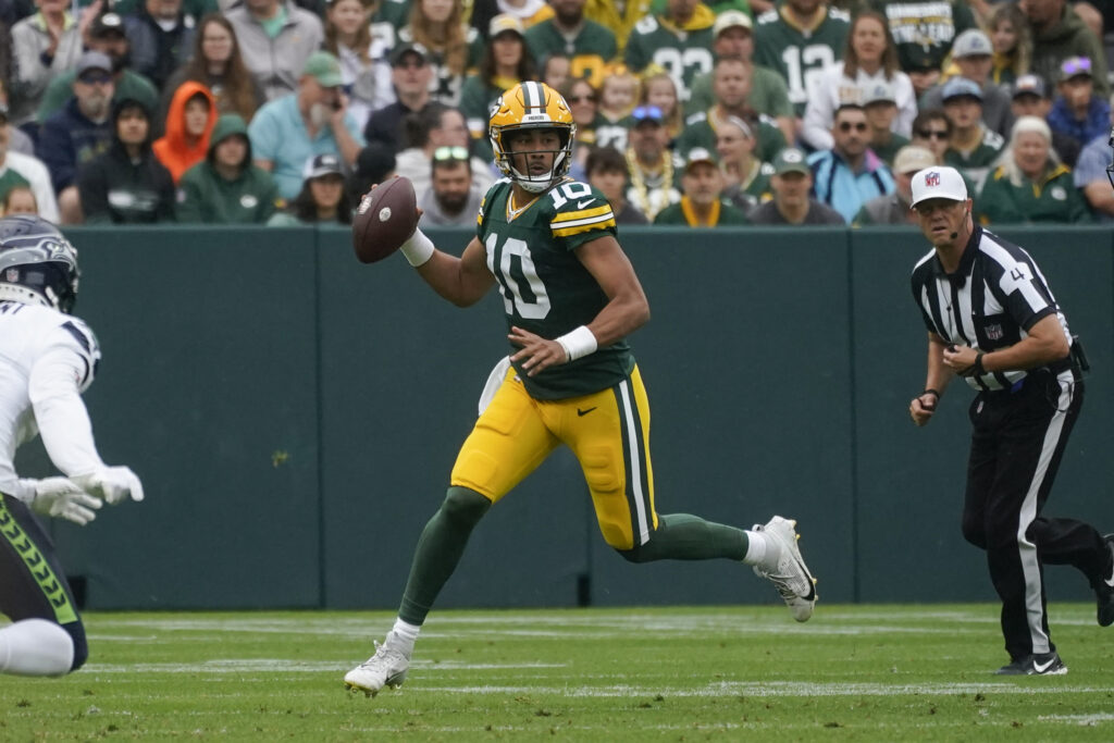 Packers vs Bears Predictions, Picks, Odds Sep 10 2023