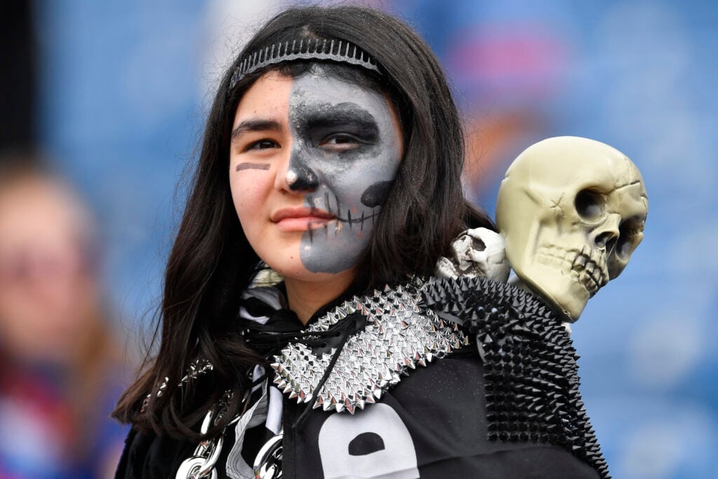 Raiders vs Chargers Predictions, Picks, Odds Oct 1 2023