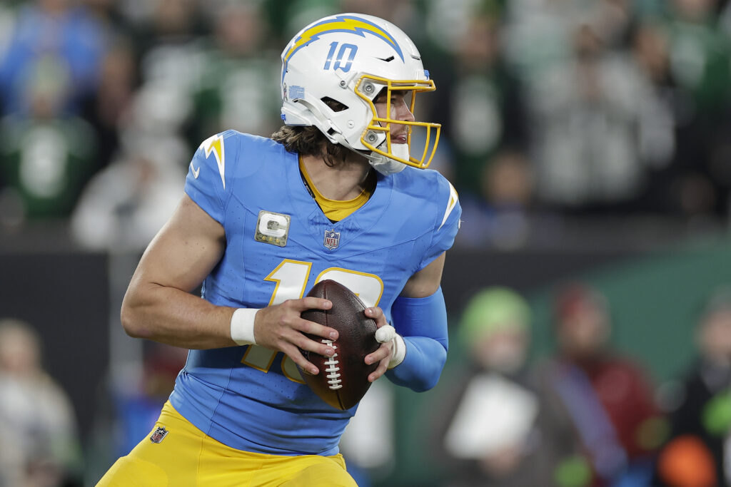 Chargers vs Packers Predictions, Picks, Odds Nov 19 2023